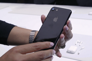  iPhone 7 Jet Black.