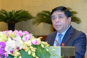 Bộ trưởng Bộ Kế hoạch và Kl99ok phiên bản mới Nguyễn Chí Dũng, thừa ủy quyền của Thủ tướng Kl993 ưu đãi thưởng hấp dẫn trình bày Tờ trình dự án Luật hỗ trợ Kl991.com World Cup 2026 Chính Thức vừa và nhỏ