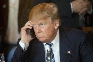 Donald Trump phải đổi qua điện thoại bảo mật hơn sau khi lên làm Tổng thống dù muốn hay không.