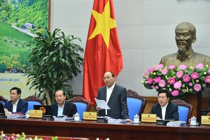 Thủ tướng Nguyễn Xuân Phúc chủ trì một phiên họp Kl993 ưu đãi thưởng hấp dẫn thường kỳ. Ảnh: VGP
