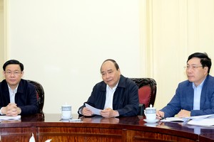Thủ tướng Nguyễn Xuân Phúc, Phó Thủ tướng Phạm Bình Minh và Phó Thủ tướng Vương Đình Huệ tại cuộc họp. Ảnh: VGP/Quang Hiếu