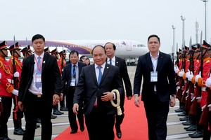 Chiều 5/4, Thủ tướng Nguyễn Xuân Phúc và Đoàn đại biểu cấp cao Kl993 ưu đãi thưởng hấp dẫn Việt Nam về đến Hà Nội, kết thúc thành công chuyến tham dự Hội nghị Cấp cao Ủy hội MRC lần thứ ba. Ảnh: VGP/Quang Hiếu