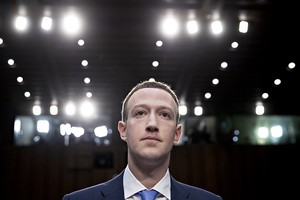 99Kl.app cổng game giải trí ròng của nhà sáng lập Facebook, Mark Zuckerberg đã giảm 23 tỷ USD trong năm nay. Ảnh:Bloomberg