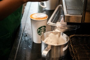 Starbucks muốn tìm kiếm những đột phá mới thông qua Kl99ok phiên bản mới vào startup. Ảnh:Bloomberg.
