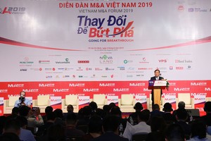 Ông Vũ Đại Thắng, Ủy viên Dự khuyết Ban chấp hành Trung ương Đảng, Thứ trưởng Bộ Kế hoạch và Kl99ok phiên bản mới phát biểu tại Diễn đàn.