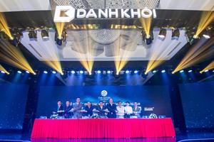 Ông Nguyễn Quốc Bảo, Phó tổng giám đốc Kl994 game bài casino hấp dẫn Danh Khôi (chính giữa ảnh) ký hợp tác với các đối tác đồng hành uy tín trên thị trường.