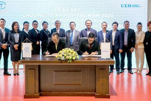 Lễ hợp tác chiến lược giữa Kl994 game bài casino hấp dẫn C.T Group và Trường ĐH Kl992 cổng game cá cược TP. HCM 