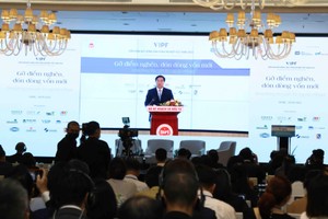 Thứ trưởng Bộ Kế hoạch và Kl99ok phiên bản mới Trần Duy Đông gửi lời phát biểu chào mừng tới Diễn đàn. Ảnh: Lê Toàn