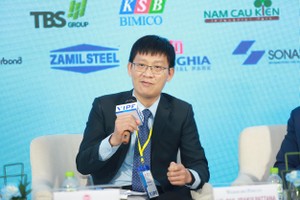 Ông Trần Quốc Trung: Chúng tôi sẽ sửa đổi để giảm tối đa thủ tục hành chính cho nhà Kl99ok phiên bản mới, đặc biệt là thủ tục quy hoạch các khu công nghiệp, để nhà Kl99ok phiên bản mới thực hiện dự án nhanh nhất.