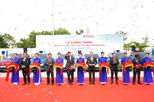Lãnh đạo PVOIL và Vinfast cắt băng khánh thành trạm sạc xe điện Vinfast tại Cửa hàng KL99 dịch vụ hỗ trợ 24/7 PVOIL