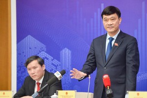 Chủ nhiệm Uỷ ban Kl992 cổng game cá cược Vũ Hồng Thanh tại cuộc họp báo.