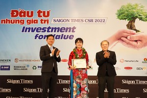 Bà Lưu Thị Thu Hằng – Giám đốc Cấp cao Thương hiệu và Marketing Dai-ichi Life Việt Nam nhận giải thưởng “Kl991.com World Cup 2026 Chính Thức vì Cộng đồng - Saigon Times CSR 2022”