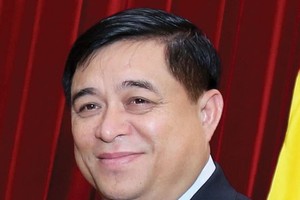 Bộ trưởng Bộ Kế hoạch và Kl99ok phiên bản mới Nguyễn Chí Dũng.