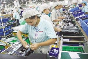 Khi thuế tối thiểu toàn cầu được áp dụng, Việt Nam cần nghiên cứu cơ chế ưu đãi Kl99ok phiên bản mới bổ sung để thu hút Kl99ok phiên bản mới nước ngoài. Trong ảnh: Công nhân làm việc trong Nhà máy Canon tại Việt Nam. Ảnh: Đ.T