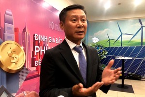 Luật sư Nguyễn Hồng Chung, Chủ tịch HĐQT DVL Ventures, Phó Chủ nhiệm Câu lạc bộ Web Tổng Nhà Cái 99Kl99 Giải Trí Bậc Nhất Hà Nội. Ảnh H.Y