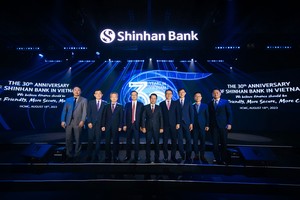 Ông Phạm Tiến Dũng- Phó Thống đốc Link Vào Nhà Cái KL99 COM Tặng +199k 99Kl99 trực tiếp đá gà và đại diện lãnh đạo của Link Vào Nhà Cái KL99 COM Tặng +199k Shinhan và quý vị đại biểu tại sự kiện kỷ niệm 30 năm