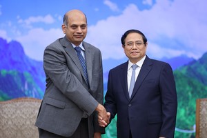 Thủ tướng Phạm Minh Chính và ông Karthik Rammohan, Phó Chủ tịch cấp cao Kl994 game bài casino hấp dẫn Lam Research (Hoa Kỳ). (Ảnh: Nhật Bắc)