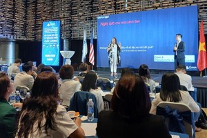 Bà Amy Salo- Giám đốc Kl992 VIP Trang Chủ 2026-Tổng đại lý Forest Hills Financial Group- Hoa Kỳ chia sẻ tại GAMA Việt Nam 2024