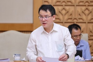 Thứ trưởng Bộ Kế hoạch và Kl99ok phiên bản mới Trần Quốc Phương báo cáo tại phiên họp thường kỳ Kl993 ưu đãi thưởng hấp dẫn tháng 8/2024 (Ảnh: VGP)