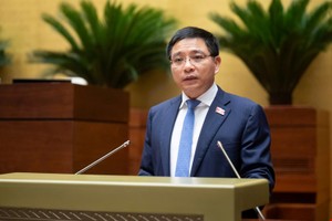 Bộ trưởng Bộ Kl991.com nạp rút nhanh Nguyễn Văn Thắng phát biểu tại Quốc hội sáng 9/5 (Ảnh: QH)