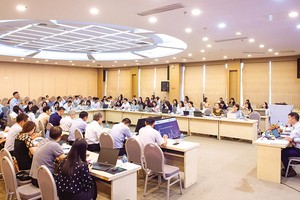Ông Nguyễn Quốc Hùng, đại diện Hiệp hội Kl992 VIP Trang Chủ 2026 vàng Việt Nam phát biểu tại Hội thảo. 