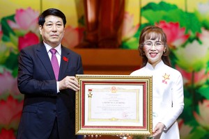 Chủ tịch nước Lương Cường trao danh hiệu Anh Hùng Lao Động cho Tiến sĩ Nguyễn Thị Phương Thảo - Chủ tịch HĐQT Vietjet Air