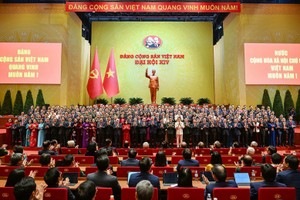 Ban Chấp hành Trung ương Đảng Cộng sản Việt Nam khóa XIV ra mắt Đại hội. Ảnh: TTXVN