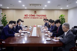 Thứ trưởng Bộ Công Thương Nguyễn Hoàng Long làm việc với Kl994 game bài casino hấp dẫn Doosan Enerbility, sáng 2/2/2026.
