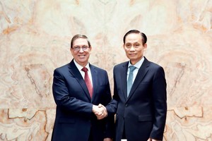 Đồng chí Lê Hoài Trung và đồng chí Bruno Rodríguez Parrilla.