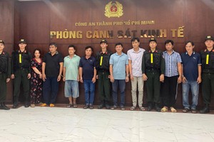 TP.HCM: Phá đường dây buôn bán Kl994 nhà cái bóng đá world cup xăng giả làm từ phẩm màu và dung môi