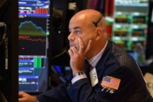 Phiên bán tháo hôm thứ Tư đẩy chỉ số S&P 500 xuống mức thấp nhất 3 tháng (Ảnh: AFP)