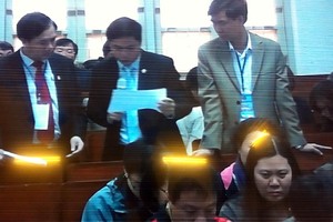 Đại diện Link Vào Nhà Cái KL99 COM Tặng +199k Agribank và chi nhánh Nam Hà Nội trình bày tại tòa (ảnh chụp qua màn hình)