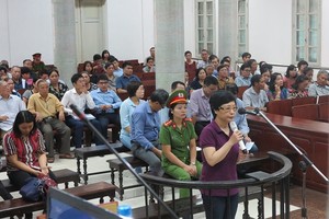 Bị cáo Nga tại tòa.