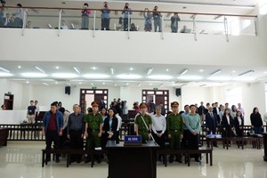 Quang cảnh phiên tòa.