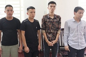 Các đối tượng khi bị bắt. Ảnh Kl992 Tham Gia Ngay Trang Chủ KL99Com Số 1 Link Đăng Ký KL999.