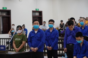 Các bị cáo tại tòa.