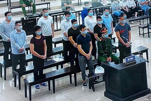 Các bị cáo vụ Nhật Cường hầu tòa. 