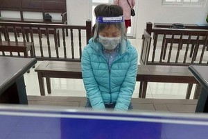 Nữ tại tòa.