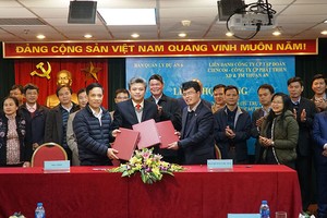 Ký chính thức gói thầu XL.02 đầu tiên Dự án Kl99ok phiên bản mới xây dựng cầu Cửa Hội