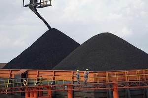Trung Quốc có kế hoạch đặt ra giới hạn mới đối với giá than để khắc phục khủng hoảng năng lượng