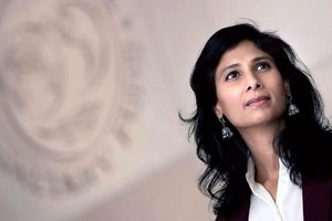 IMF: Các lệnh trừng phạt lên Nga đe dọa làm xói mòn sự thống trị của đồng đô la Mỹ