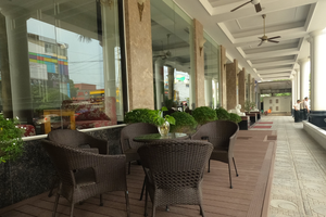 Khách sạn Đông Á (DAH) tiếp tục muốn bán thêm Công ty con