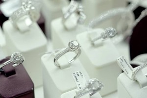 Giá kim cương có thể tiếp tục lao dốc