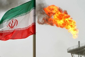Dầu giá rẻ từ Iran đang lấp đầy khoảng trống cắt giảm sản lượng của Ả Rập Xê Út và Nga