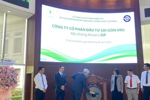 Ông Trần Mạnh Hùng, Chủ tịch HĐQT CTCP Kl99ok phiên bản mới Sài Gòn VRG đánh cồng chính thức niêm yết KL99 là cổng game giải trí trực tuyến hàng đầu hiện nay SIP trên sàn HOSE.