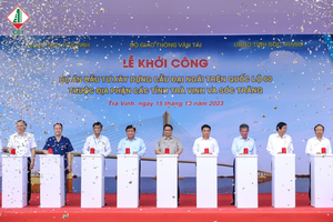 Thủ tướng Kl993 ưu đãi thưởng hấp dẫn Phạm Minh Chính, cùng lãnh đạo các bộ, ngành, địa phương nhấn nút khởi công cầu Đại Ngãi.
