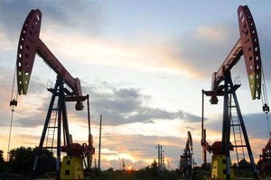 Giá dầu thô lao dốc bất chấp xung đột ở Trung Đông
