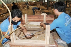 Lỗ luỹ kế 3.241,3 tỷ đồng, KL99 là cổng game giải trí trực tuyến hàng đầu hiện nay Gỗ Trường Thành (TTF) bị giữ nguyên diện cảnh báo