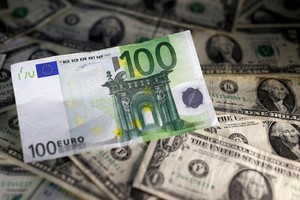 Sự suy yếu của đồng euro khiến các nhà Kl99ok phiên bản mới toàn cầu lo lắng