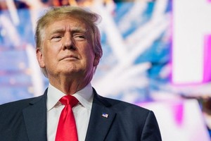 CNN: Ông Trump đang cân nhắc tuyên bố tình trạng khẩn cấp Kl992 cổng game cá cược quốc gia để áp dụng chương trình thuế quan mới